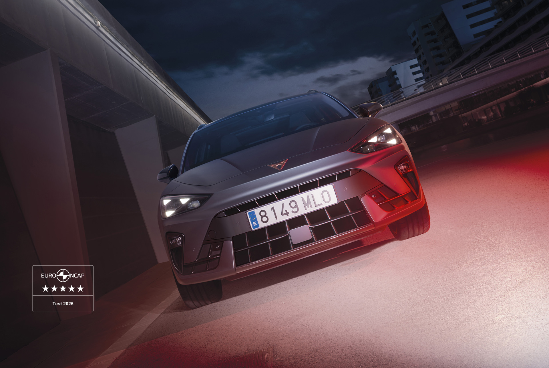 cupra-leon-sp-vz-at-night-front-view-euroncap-2025