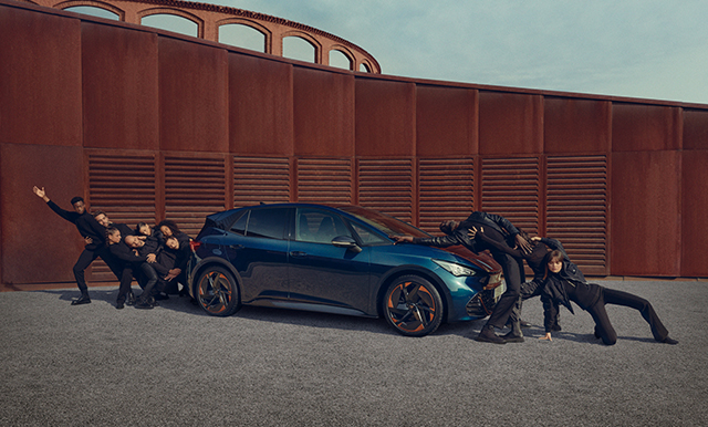 people-posing-on-a-cupra-born-aurora-blue-colour